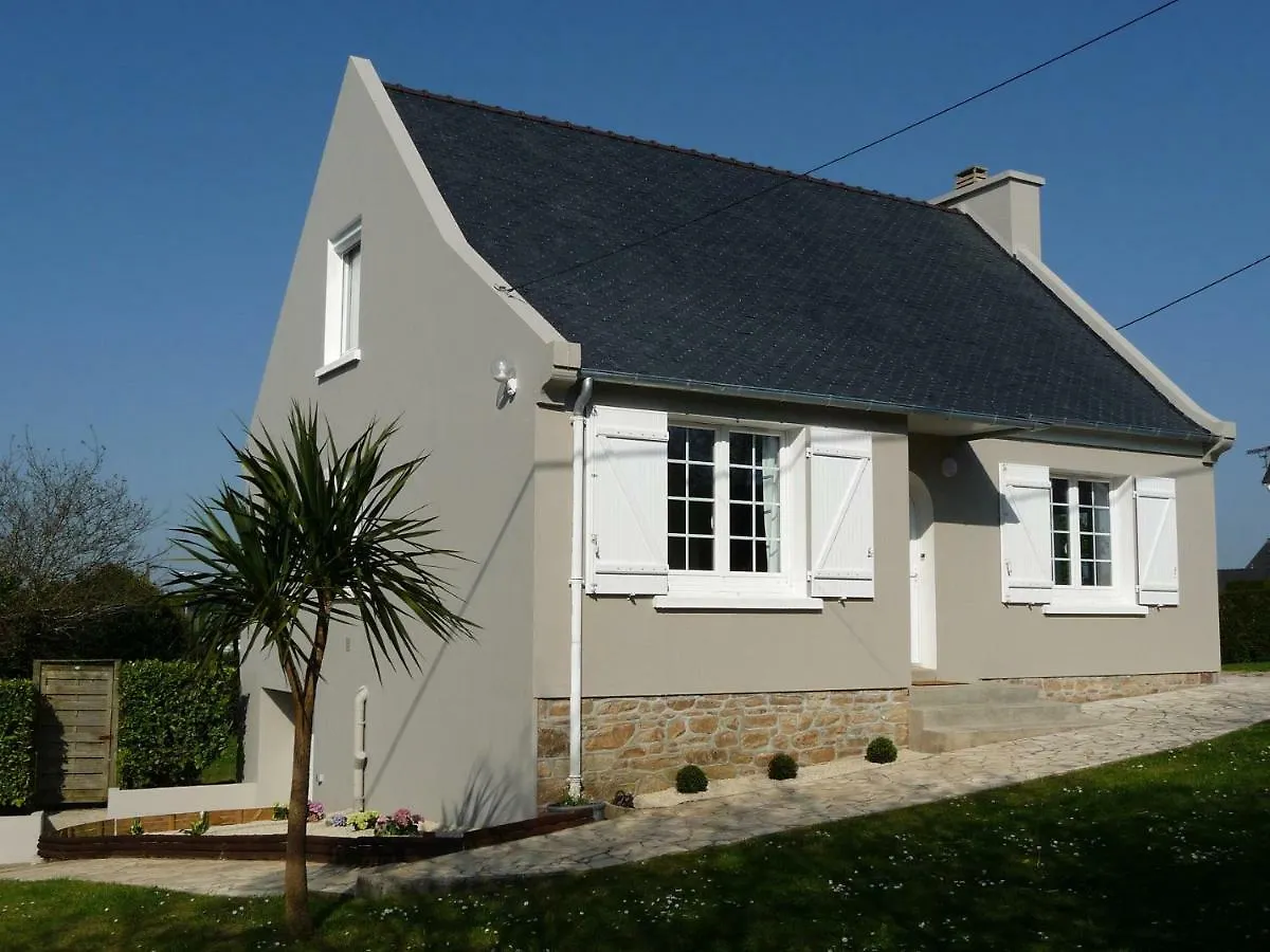 Holiday home Charmante Maison Vue Mer Lestraouen